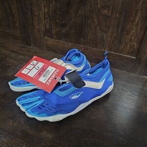 Fila Men's Blue and White Water Shoes